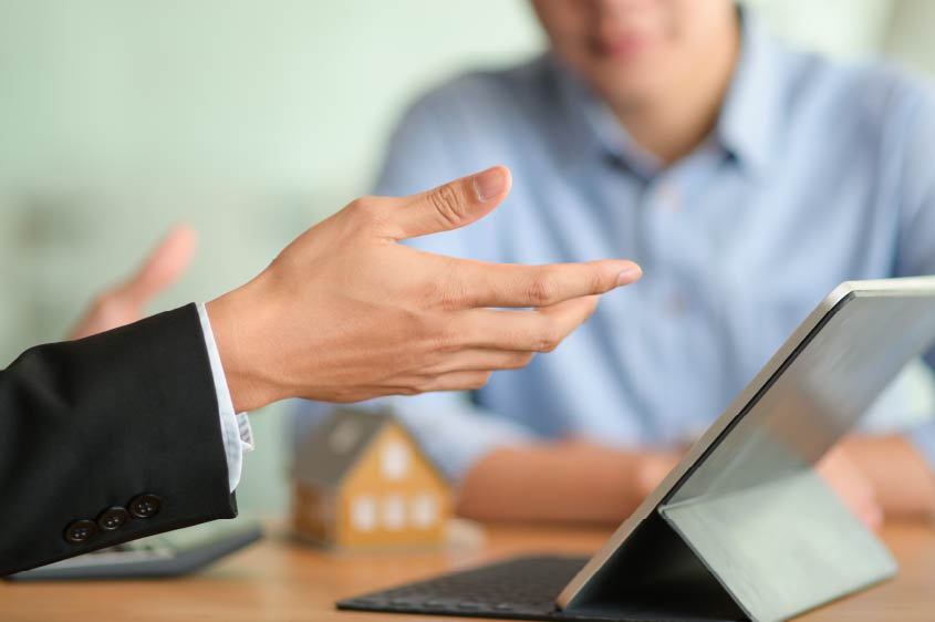 שני מתווכים אשר דורשים דמי תיווך בגין אותה עסקה