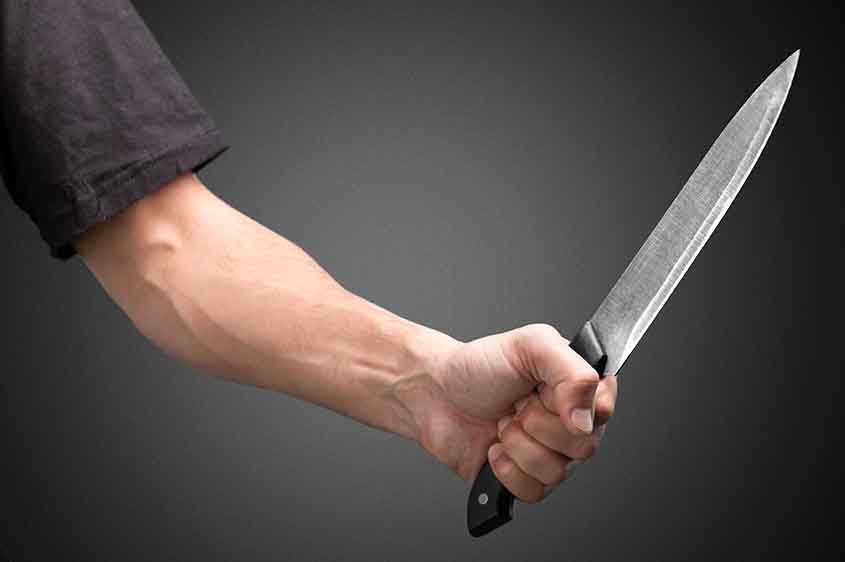 האם החזקת מברג שקולה להחזקת סכין בראי החוק?