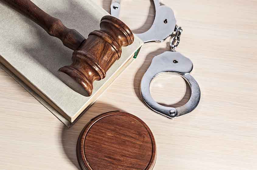 עצות זהב במשפט הפלילי – חלק ראשון – חיפוש, מעצר וחקירה