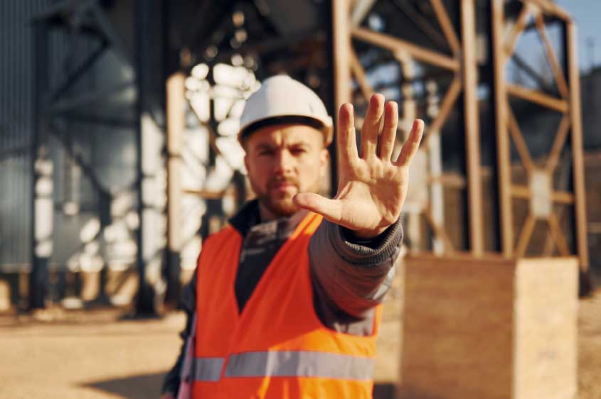 מצאו אצלך עובדים זרים ללא היתר? אתה אשם אלא אם הוכחת אחרת