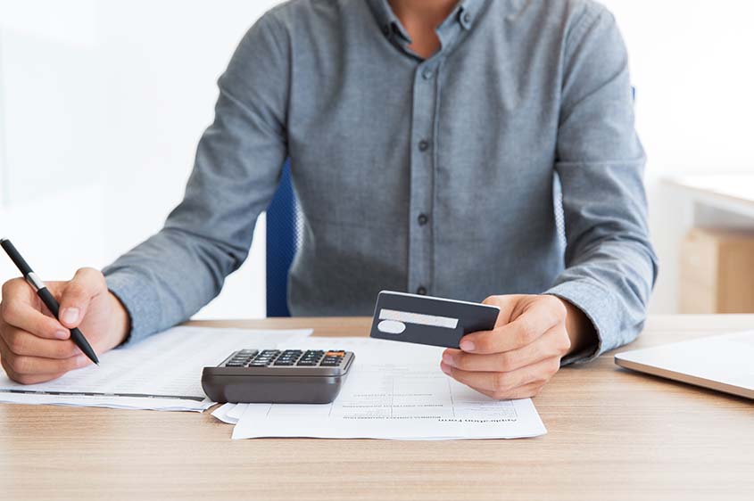 ממצאי הביקורת: מעסיקים משלמים תשלומי מיסים ביתר ולא דורשים החזרים