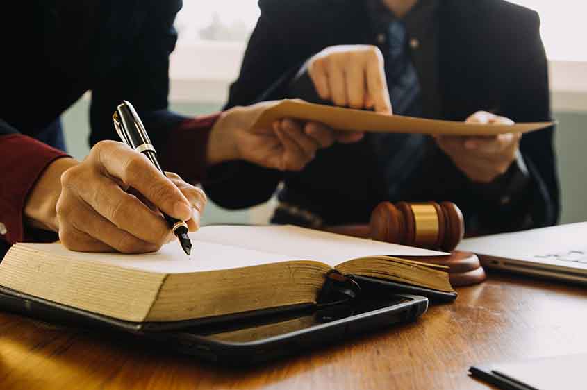 חברה להפצת ספרי קודש תובעת מחבר ספר שהופץ על ידה