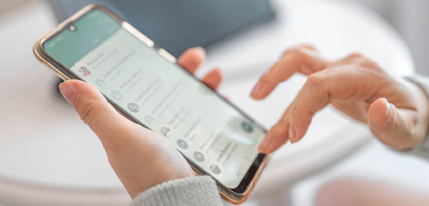 האם הודעה בקבוצת וואטסאפ בעבודה שמערערת על אמינות מקצועית מהווה לשון הרע?